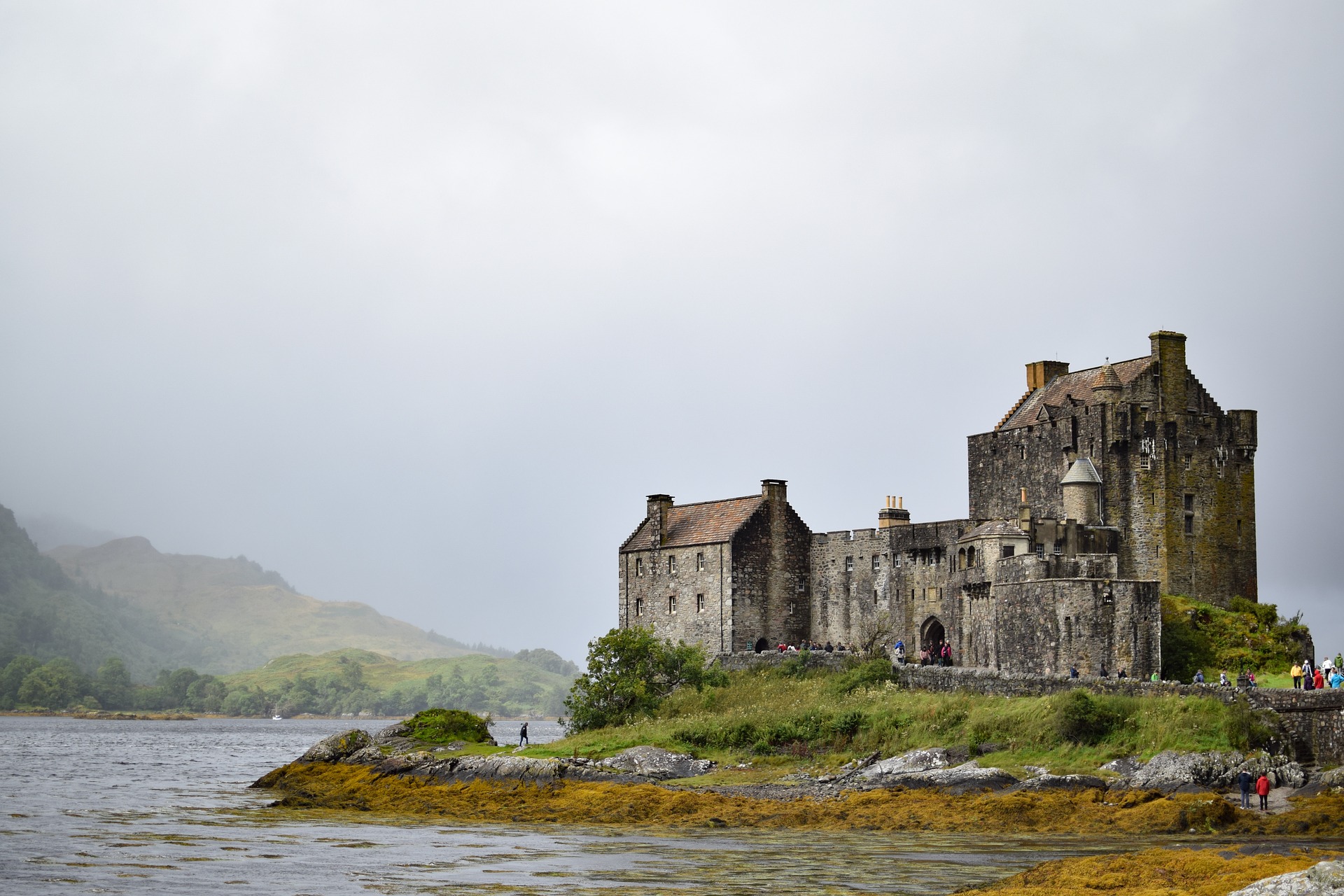 eilean-donan-castle-1650071_1920