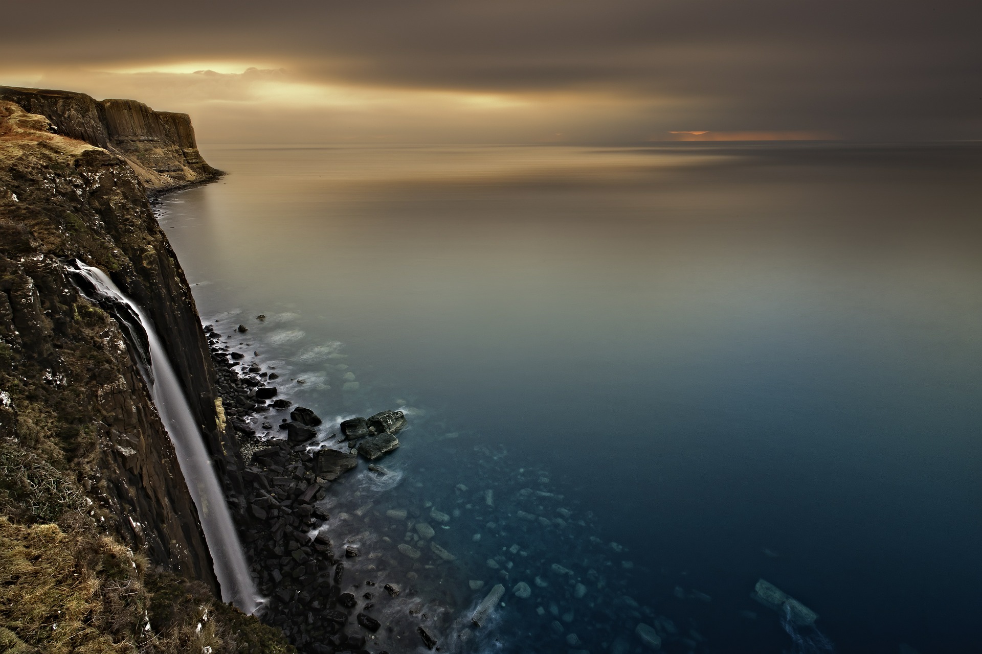 waterfall-540117_1920